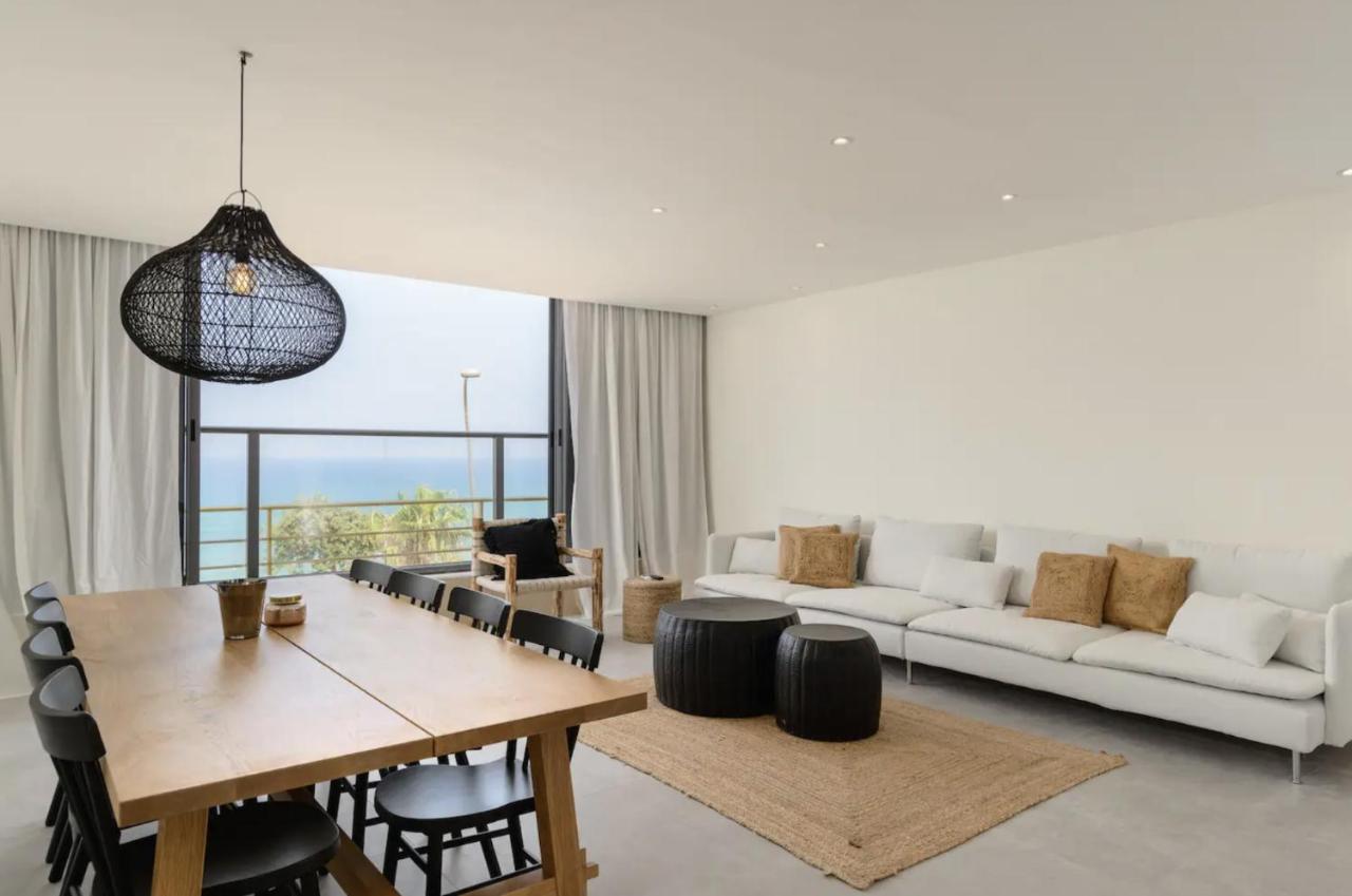 Stylish & Spacious 3 Bedroom Apartment By The Sea 内坦亚 外观 照片