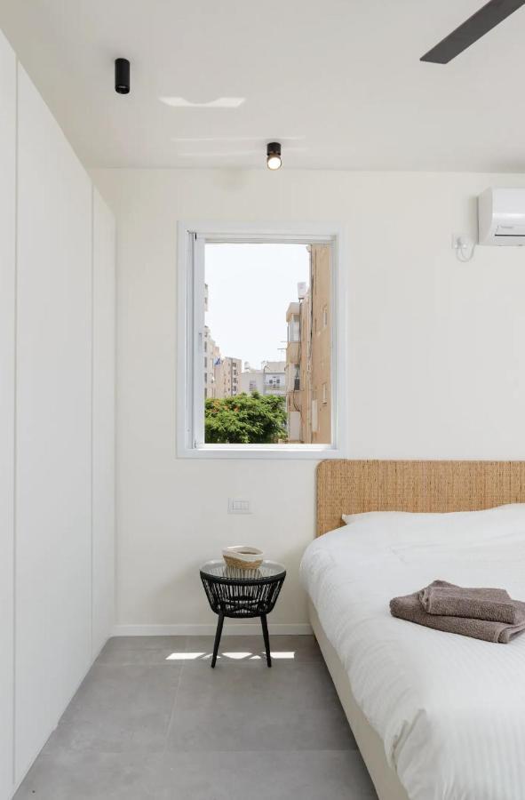 Stylish & Spacious 3 Bedroom Apartment By The Sea 内坦亚 外观 照片