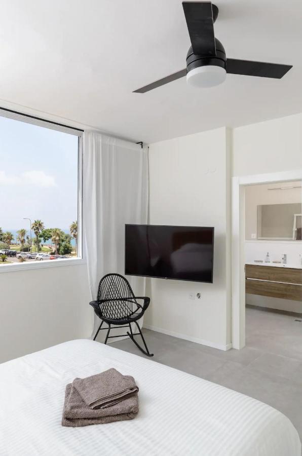 Stylish & Spacious 3 Bedroom Apartment By The Sea 内坦亚 外观 照片